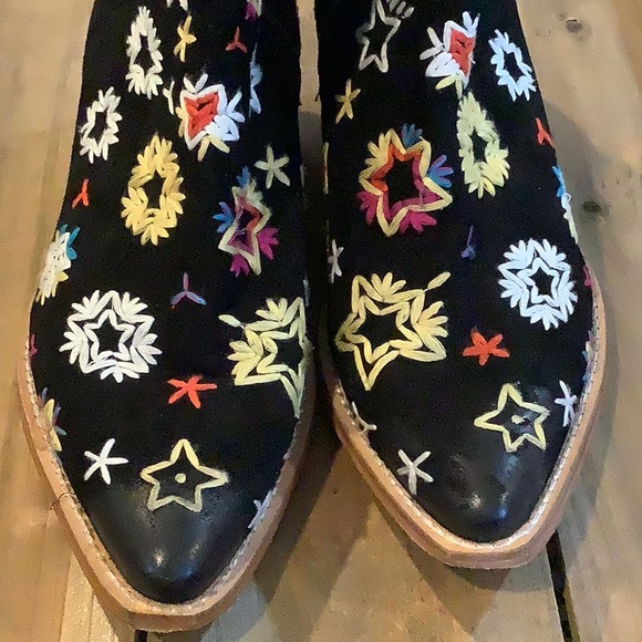 FREE PEOPLE Black Leather Suede Celestial Embroidered Heeled Ankle Boots 38.5 - Picture 5 of 12